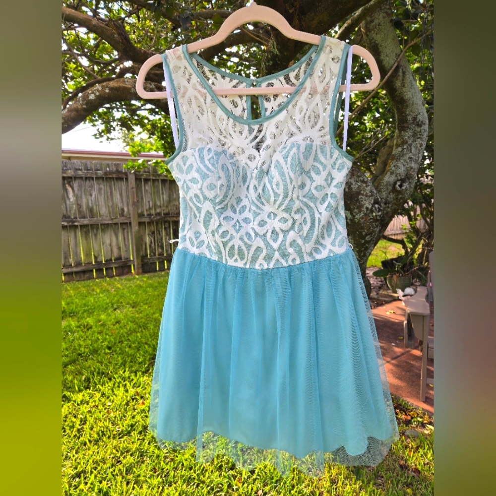 Lace & Tulle Fit-and-Flare Dress – Size 7 – Like New